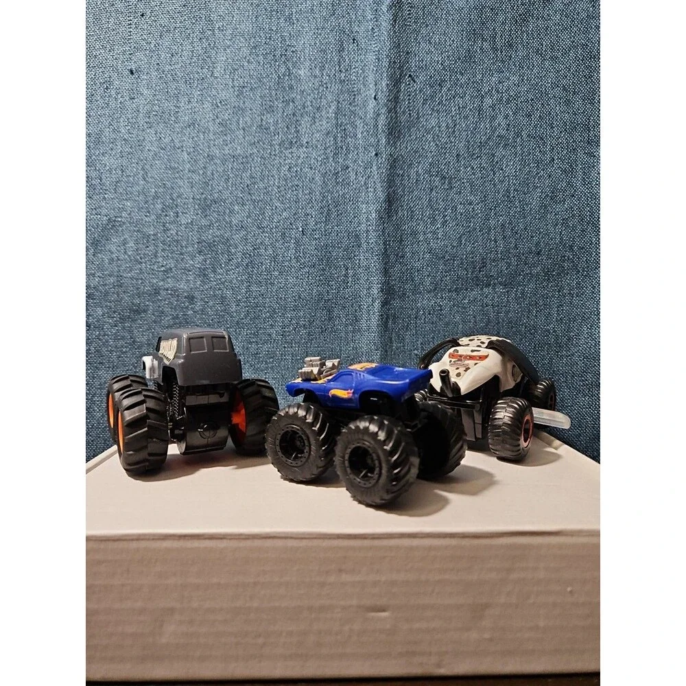 3-Piece Monster Truck Set | Hot Wheels Twin Mill & Howlin' Heat